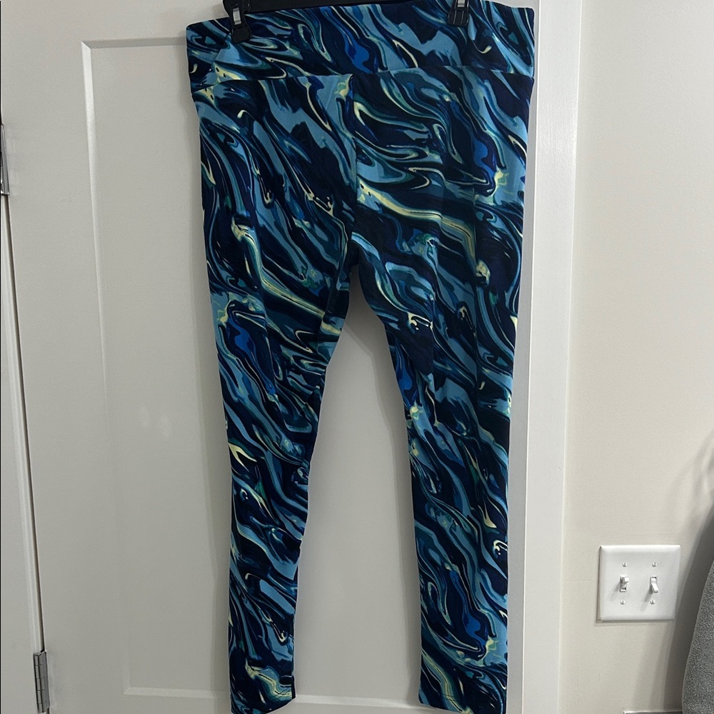 No Boundaries Blue and Black Swirl Leggings - Picture 5 of 6
